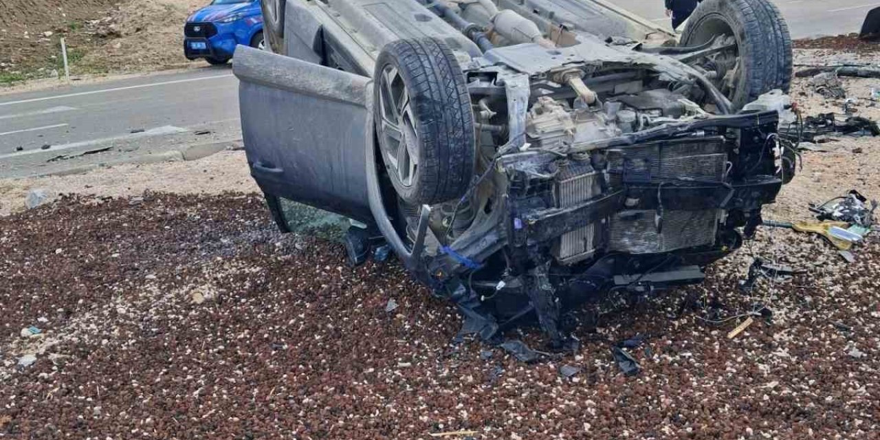 Aksaray’da İki Otomobil Çarpıştı: 1 Ölü, 2 Yaralı