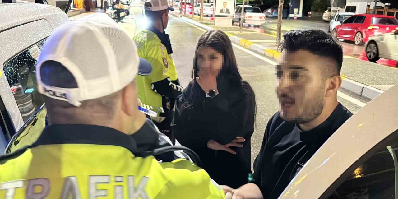Polise Önce Yalvardı Sonra Küfürler Edip Kaçtı: O Anlar Kamerada