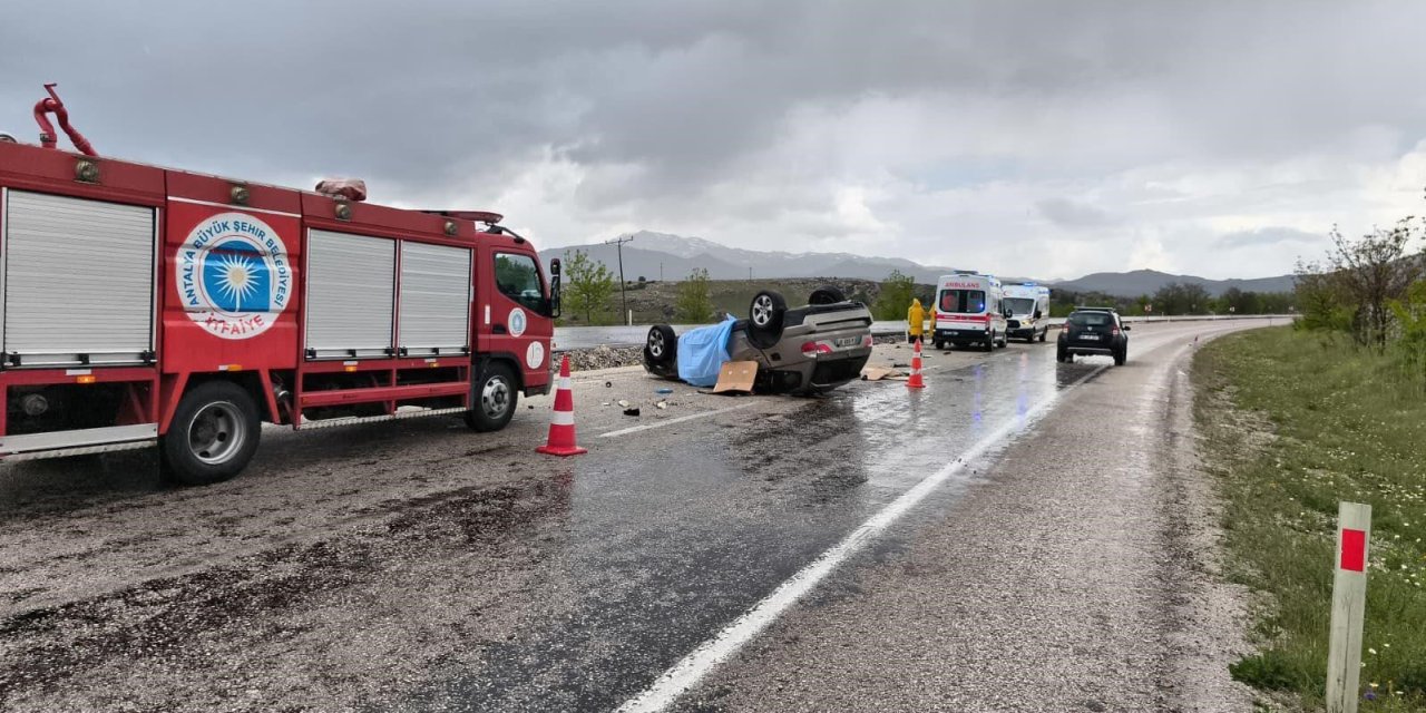 Lüks Otomobil Kontrolden Çıkıp Takla Attı: 2 Ölü