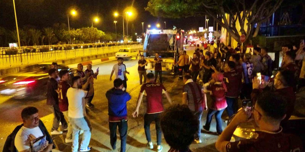 Antalya’da Bordo-mavili Taraftarlardan Kupa Coşkusu