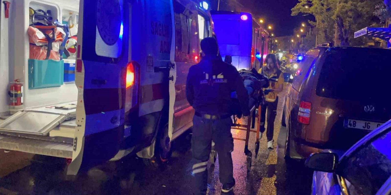 Karaman’da Durakta Otobüsten İnen Yolcuya Elektrikli Bisiklet Çarptı: 1 Yaralı