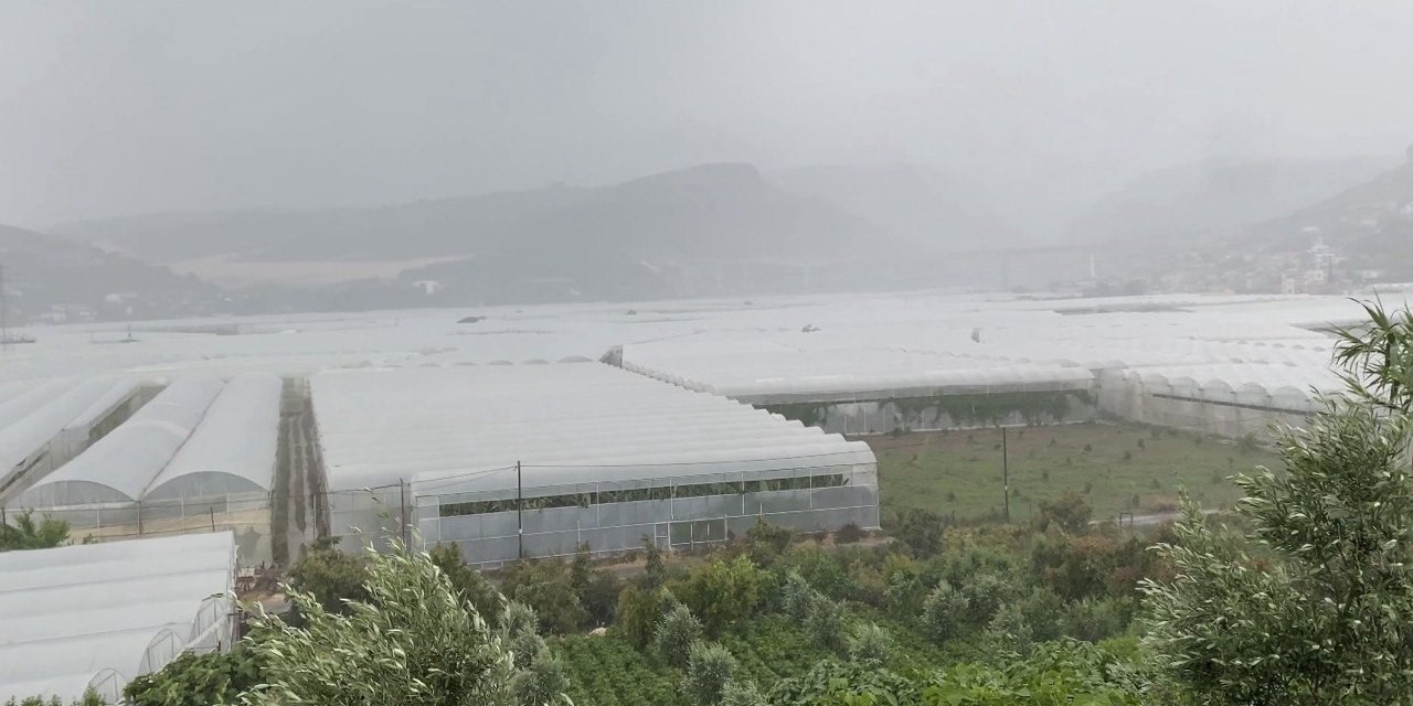 Mersin’de Meteorolojinin Uyarısı Sonrası Yağış Etkili Oluyor
