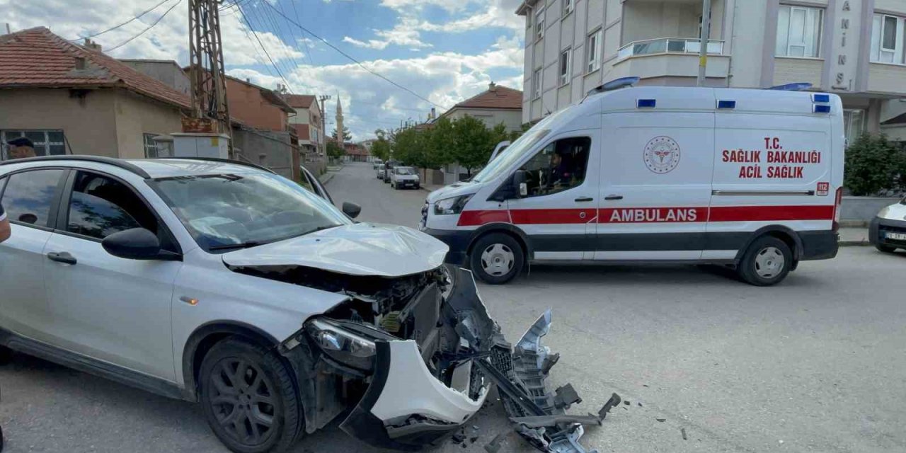 Karaman’da Maddi Hasarla Atlatılan Kaza Kameraya Yansıdı