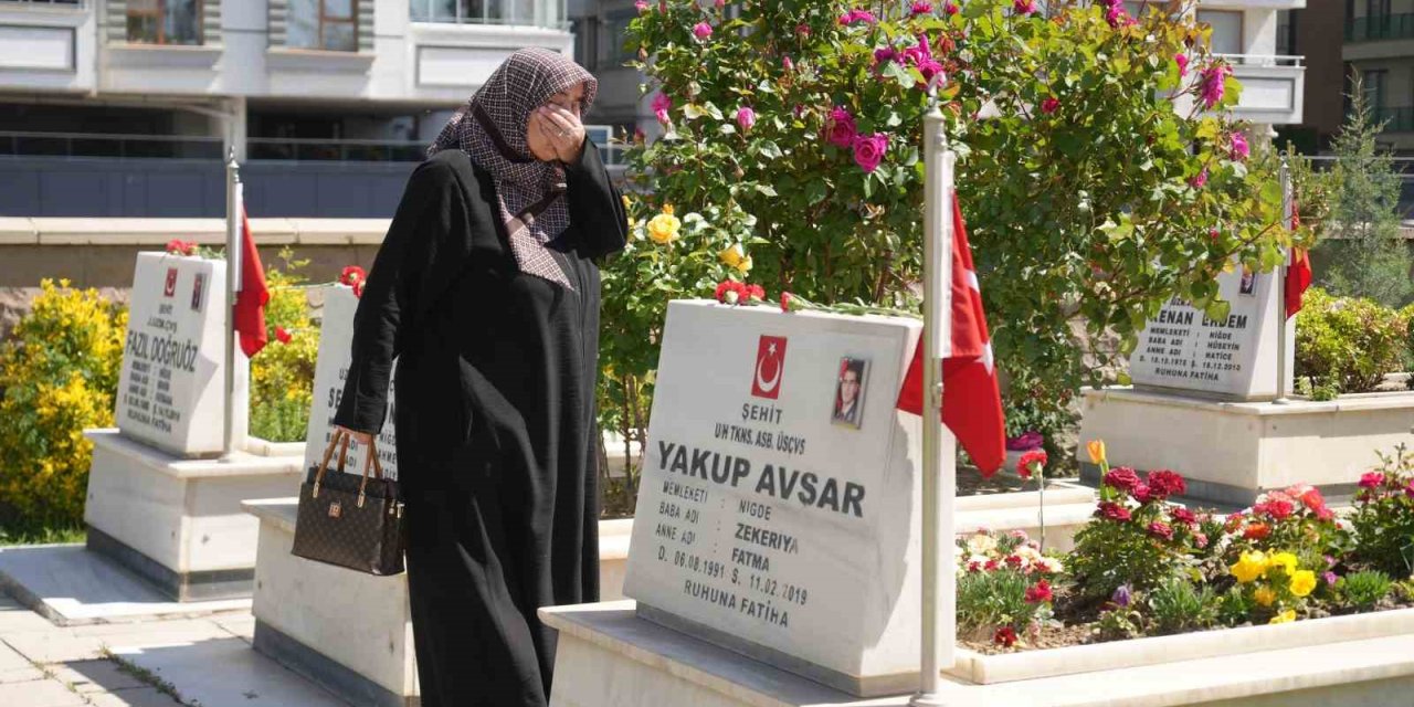 Niğde’de Bayram Arifesinde Şehitlik Ziyaret Edildi