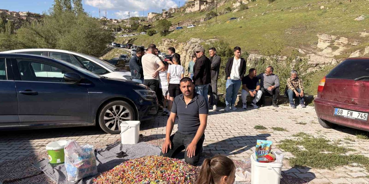 Güzelyurt’ta Şekerli Mezarlık Ziyareti Geleneği Sürüyor