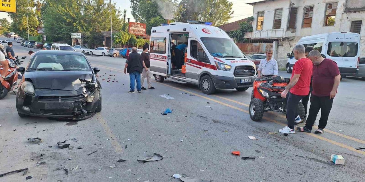 Otomobille Çarpışan Atv’nin Sürücüsü Yaralandı