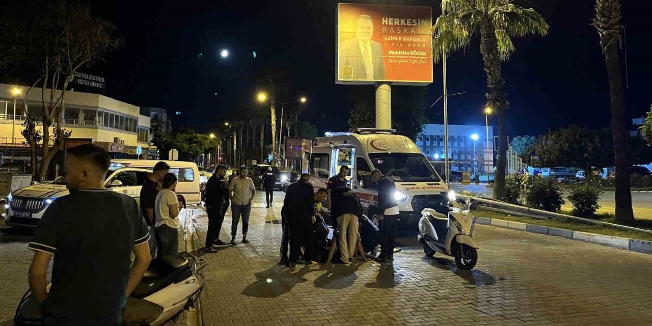 Ön Tekeri Patlayan Motosikletin Sürücüsü Yola Savrularak Ağır Yaralandı
