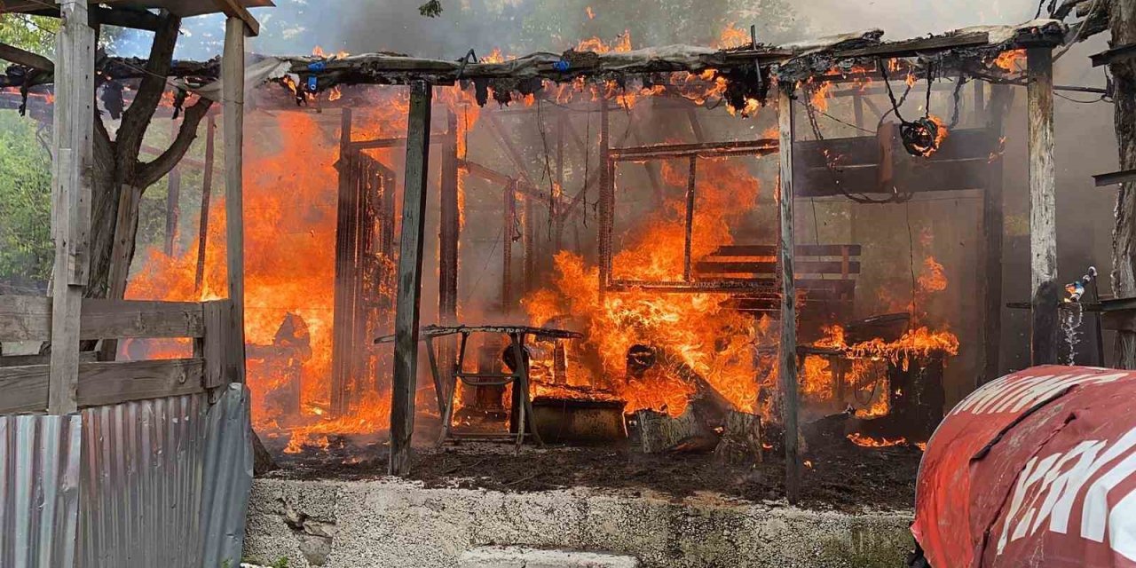 Baraka Ev Yangında Küle Döndü