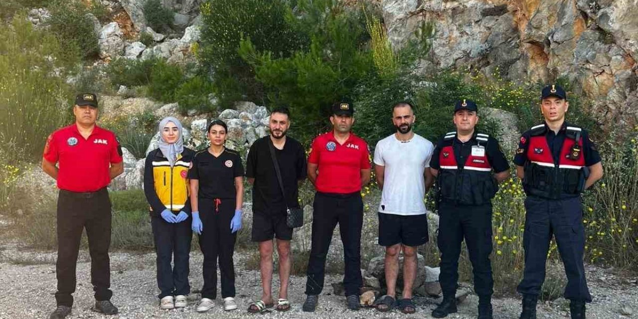 Gezmek İçin Gittikleri Gizli Koyda Kaybolan 2 Kişi Jak Timlerince Kurtarıldı