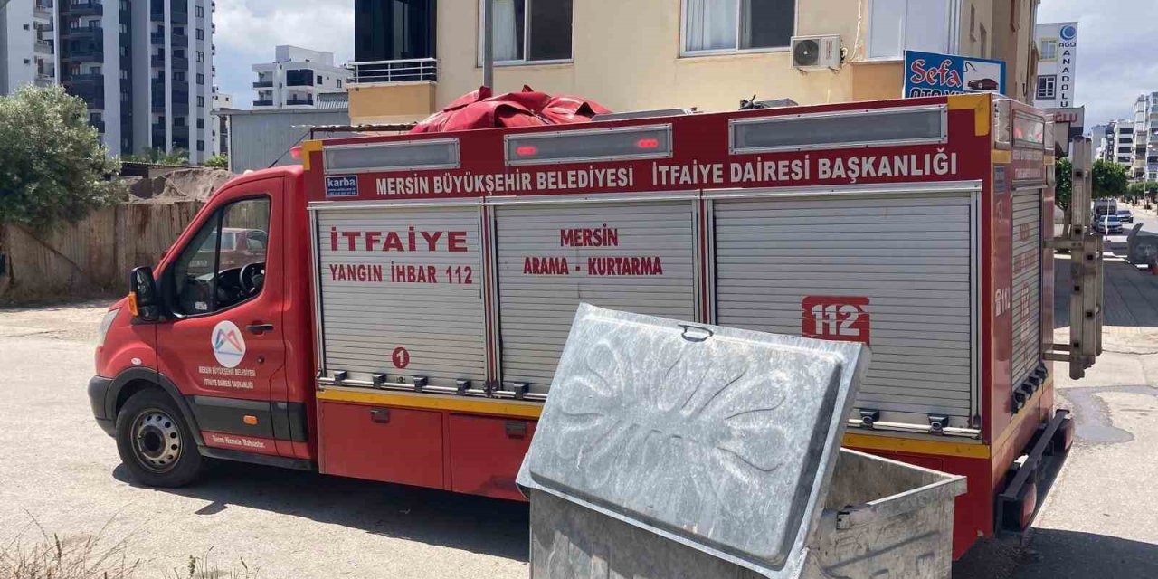 İşyerinin Arkasındaki Eşyalar Yandı, Çevreyi Kara Dumanlar Kapladı