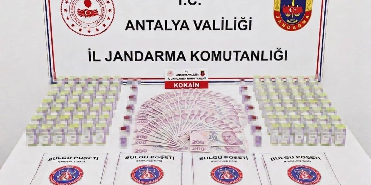 Antalya’da Turistlere Uyuşturucu Satan 15 Kişi Tutuklandı