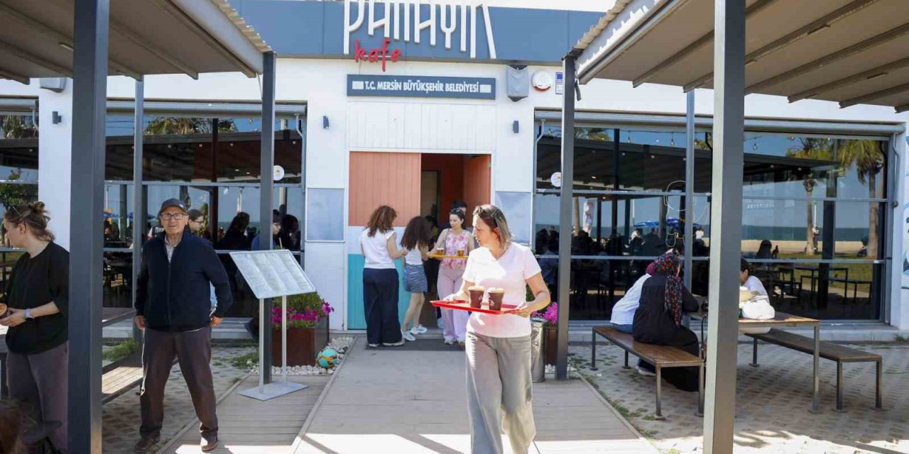 Mersin’de Bayramın Adresi Belediye Kafeleri Oldu