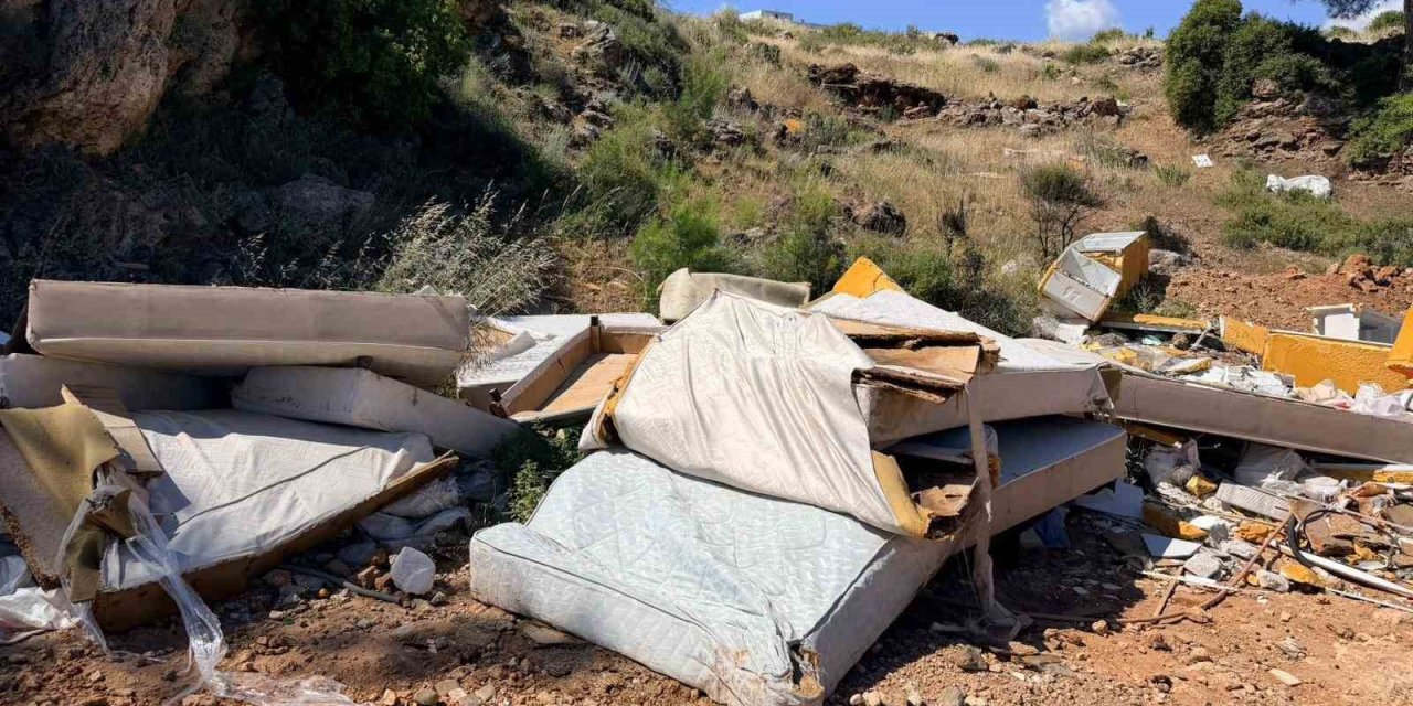 Kepez’de Çevreyi Kirletenlere Foto Kapanlı Takip