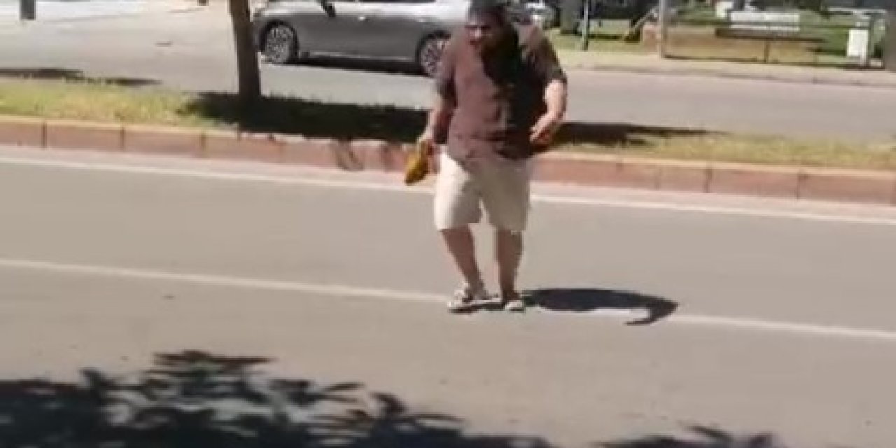 Yolda Yürürken Kargaların Saldırısına Uğradı Neye Uğradığını Anlamadı