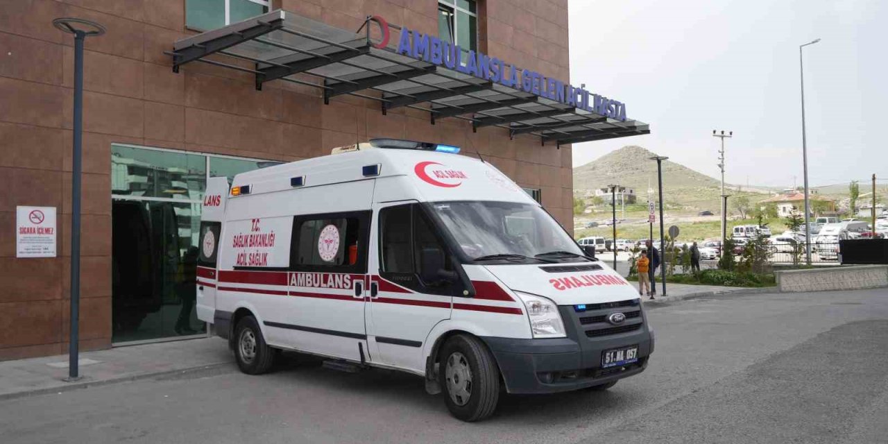 Niğde’de Otomobil İle Kamyonet Çarpıştı: 7 Yaralı