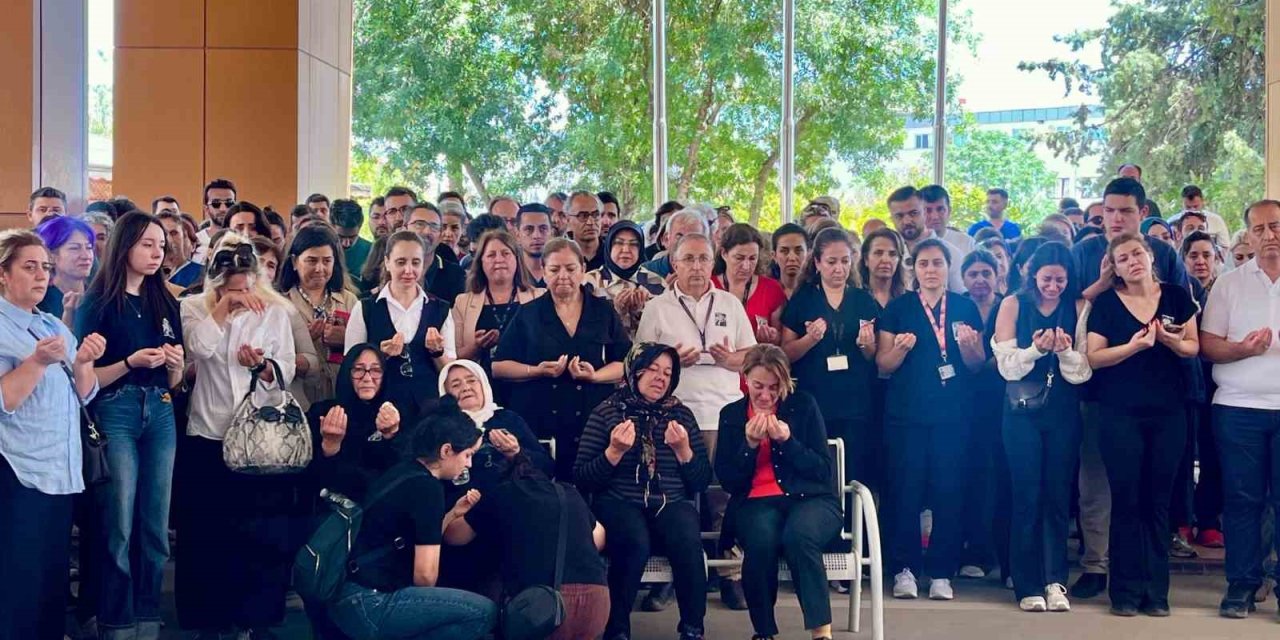 Evinde Ölü Olarak Bulunan 7 Aylık Hamile Hemşire İçin Gözyaşları Sel Oldu