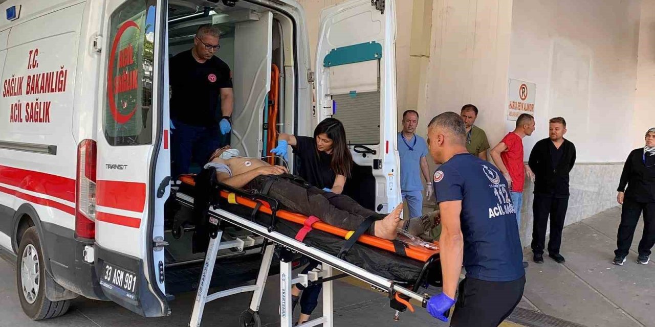 Otomobil İle Hafif Ticari Araç Çarpıştı: 6 Yaralı