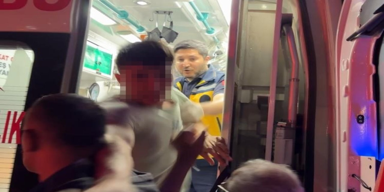 Ambulanstan Fırlayıp Gazeteciye Böyle Saldırdı