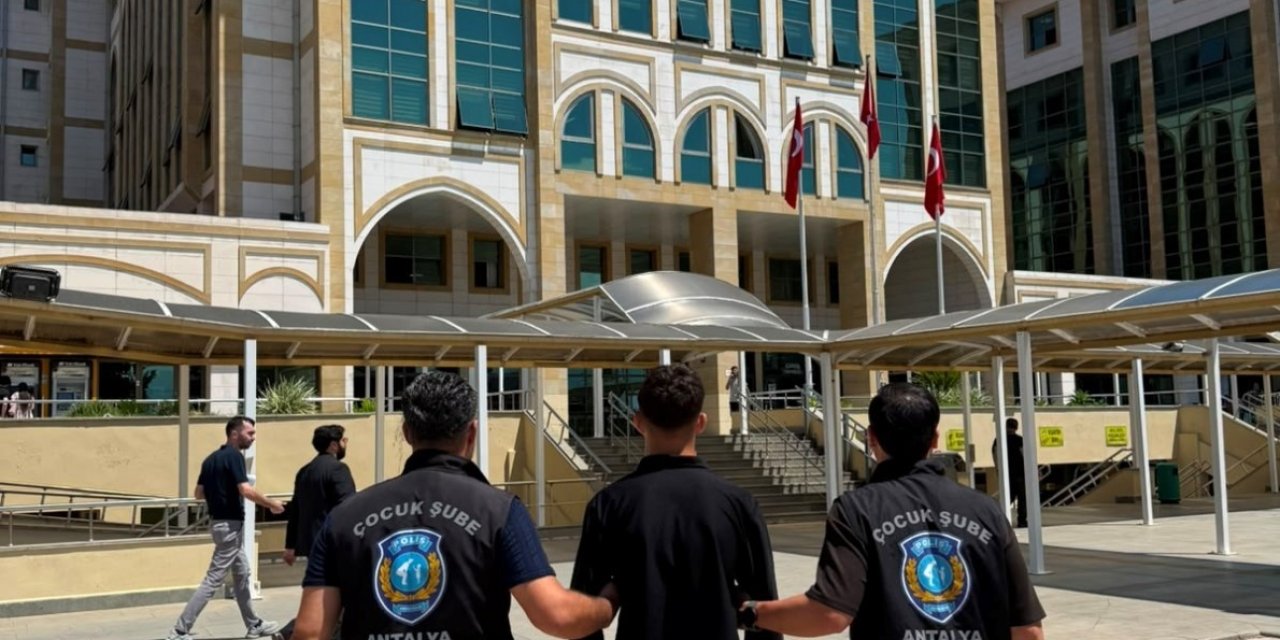 "12’den Sonra Antalya’da Devlet Biziz’ Diye Paylaşım Yaptı, Gece Operasyonuyla Yakalandı
