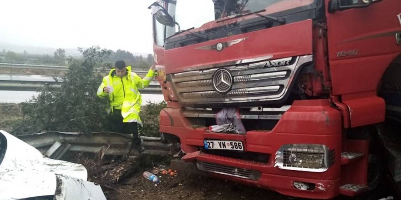 Kaygan Yol Kazaya Neden Oldu