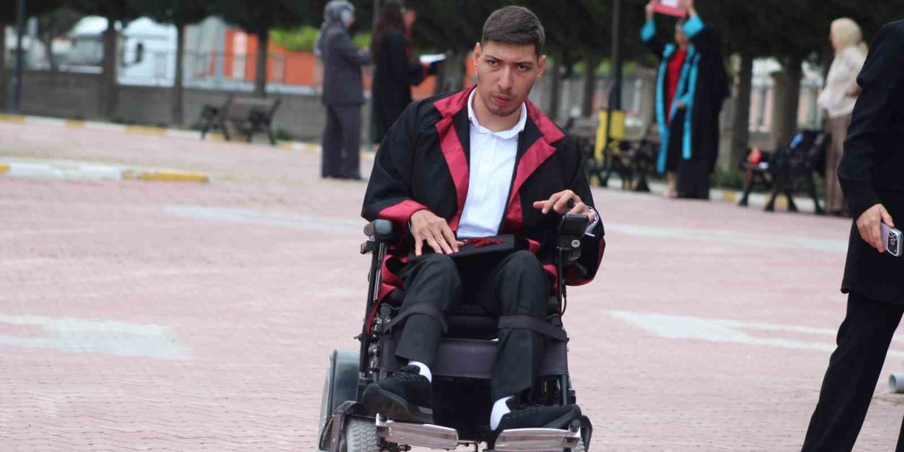 Engel Tanımayan Azmiyle Okulundan Mezun Oldu