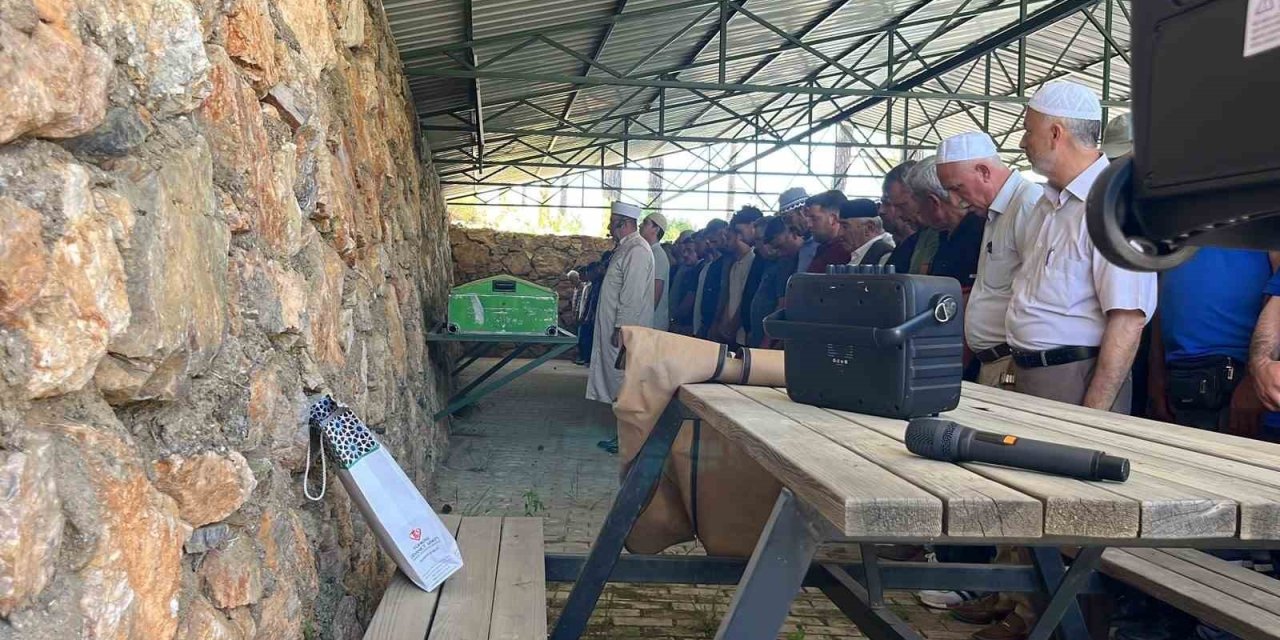 Otobüs Kazasında Hayatını Kaybeden Hafız Merve Erik Alanya’da Toprağa Verildi