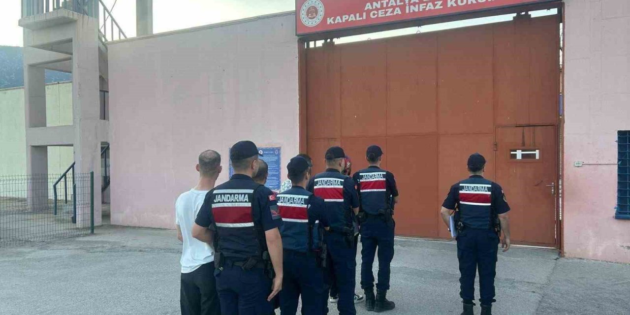 Antalya’da Uyuşturucu Operasyonunda 4 Şüpheli Tutuklandı