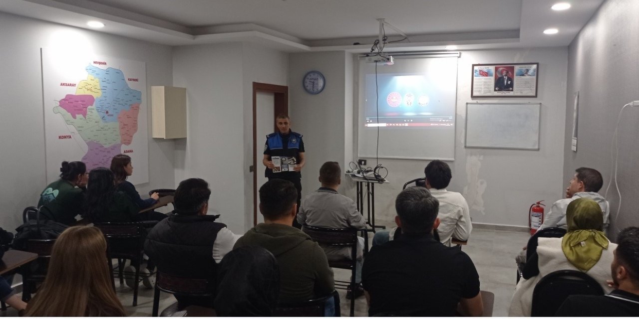 Niğde Polisinden Dolandırıcılığa Karşı Bilgilendirme Çalışması