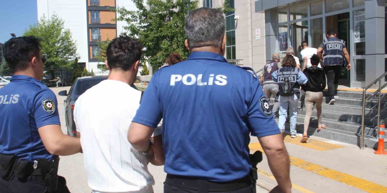 Konya’da Sahte Altın Dolandırıcıları Adliyeye Sevk Edildi
