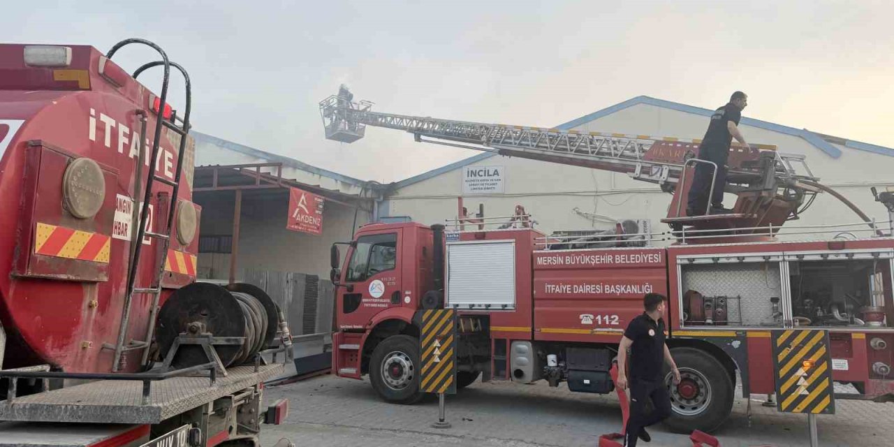 Tarsus’ta Atölyede Çıkan Yangın Korkuttu