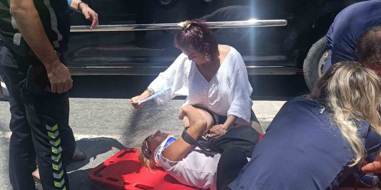 Yaya Geçidinde Motosikletin Çarptığı Alman Kadın Turist Yaralandı