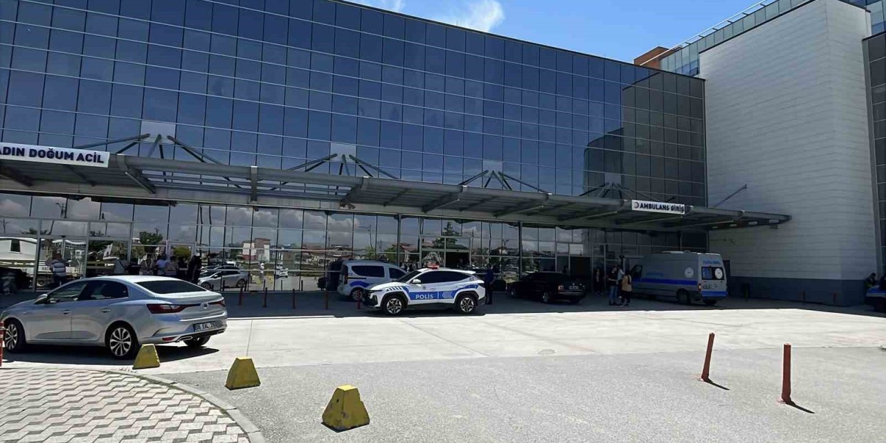 Boşanma Aşamasındaki Eşini Vurup İntihar Etti