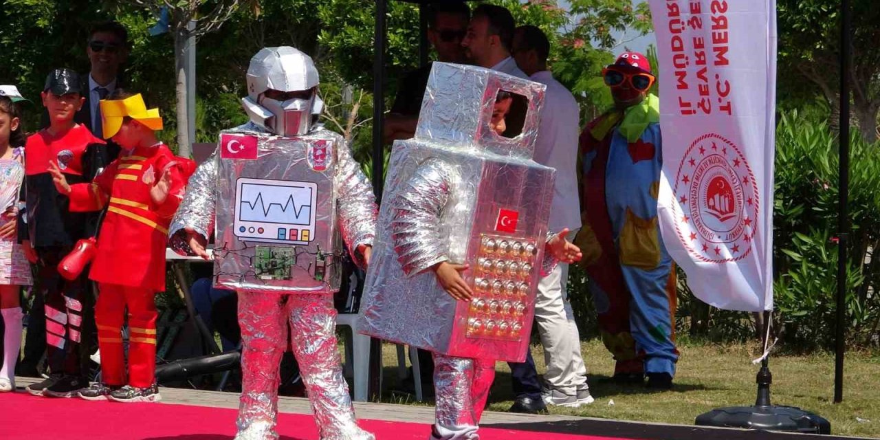 Mersin’de Atıklar Tasarıma Dönüştü, Çocuklar Podyuma Çıktı