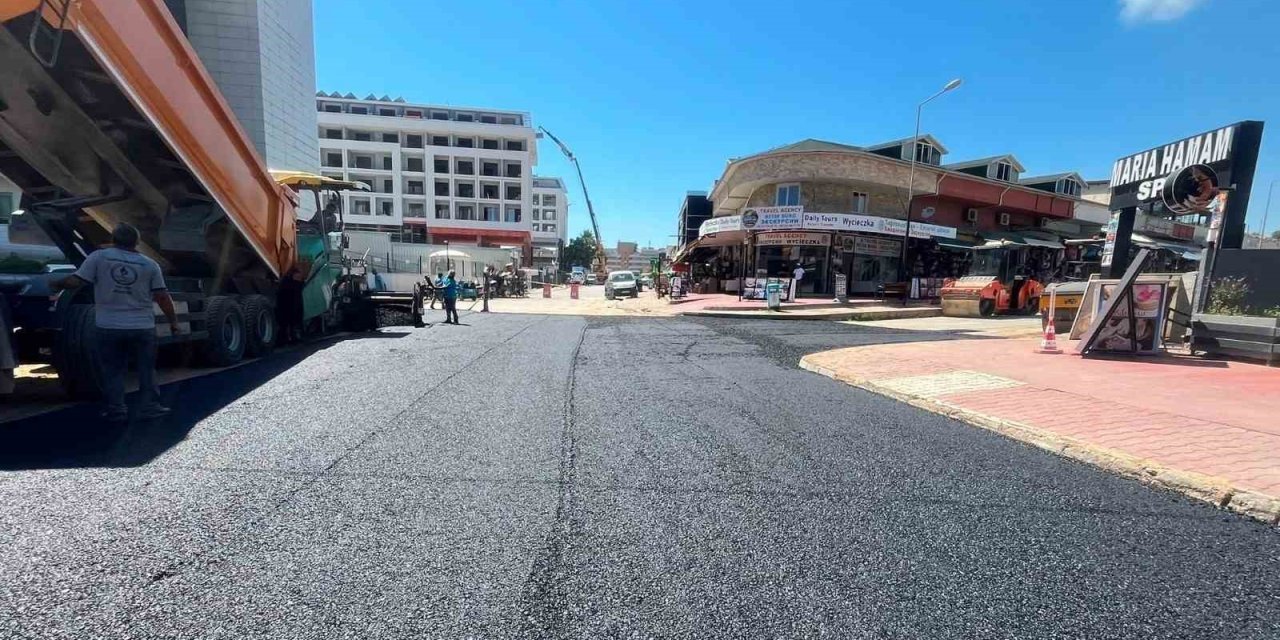 Alanya Belediyesi’nden Sıcak Asfalt Çalışması