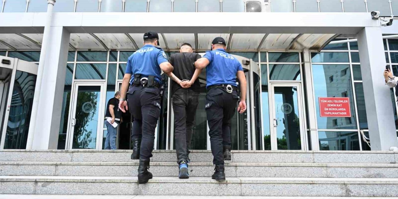 Kırmızı Bültenle Aranan Hükümlü Havalimanında Yakalandı