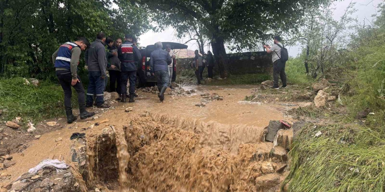 Niğde’de Sağanak Sele Neden Oldu: Sel Sularına Kapılanlar Var