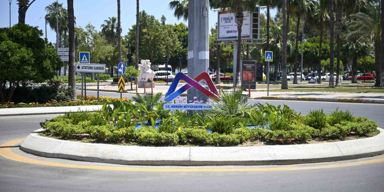 Mersin’i Yaz Çiçekleri Süslüyor