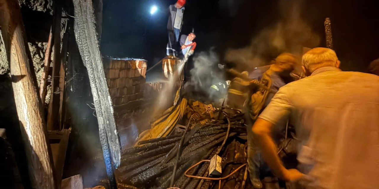 Konya’da Depo Olarak Kullanılan Alanda Çıkan Yangın Korkuttu