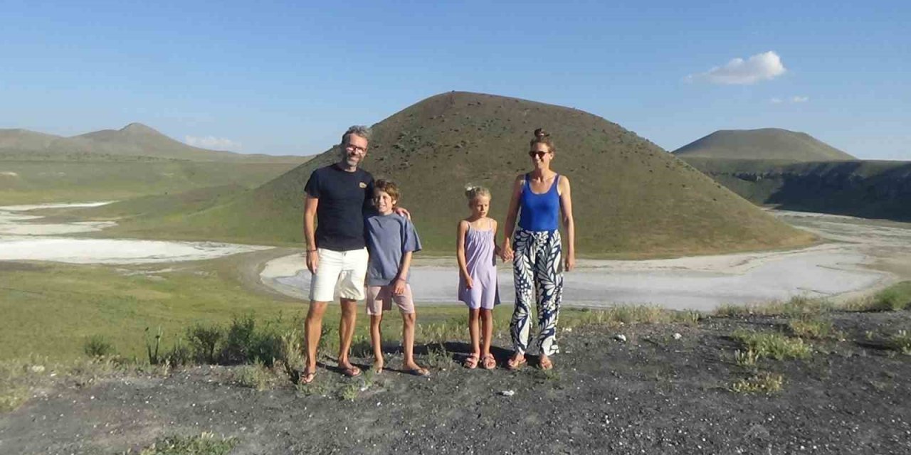 Hollandalı Aile Meke Gölü Ve Acıgöl’e Hayran Kaldı