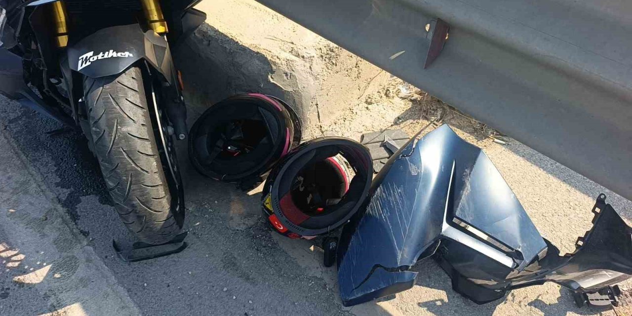 Otomobil İle Motosiklet Çarpıştı:2 Kişi Yaralandı