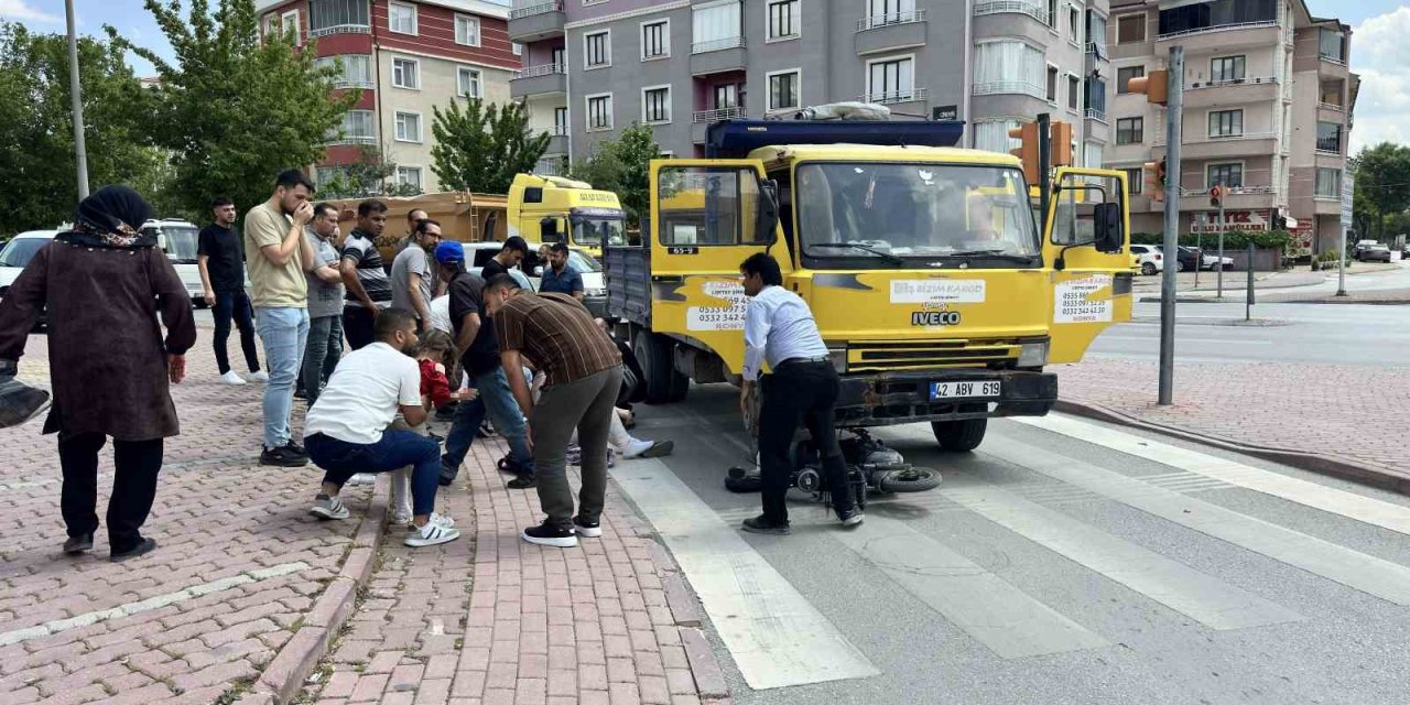 Kamyonetin Altında Kalan Elektrikli Bisiklette Can Pazarı: 3’ü Çocuk 4 Yaralı