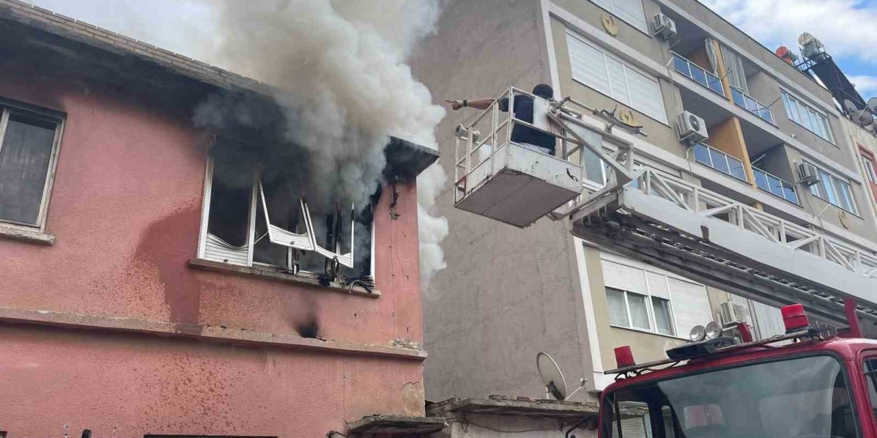 İki Katlı Müstakil Evde Çıkan Yangın Korkuttu