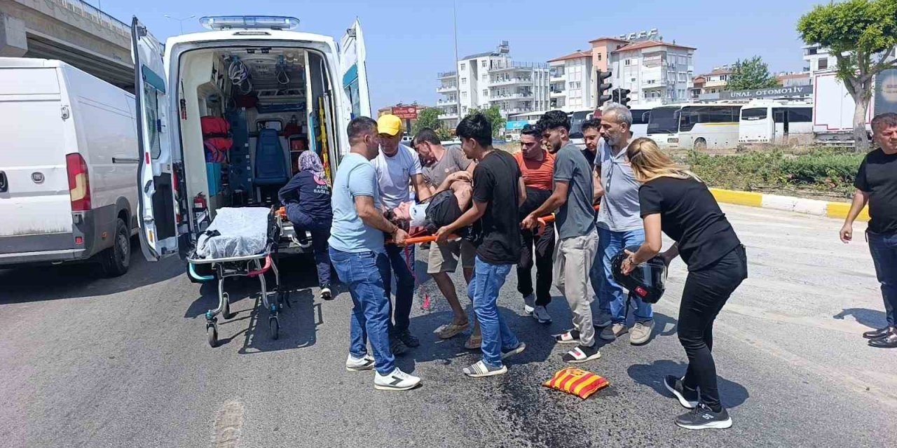 Yağ Dökülen Yolda Kayarak 50 Metre Sürüklenen Motosikletli Yaralandı