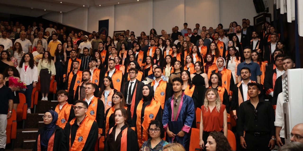 Fen Fakültesi’nde Mezuniyet Gururu