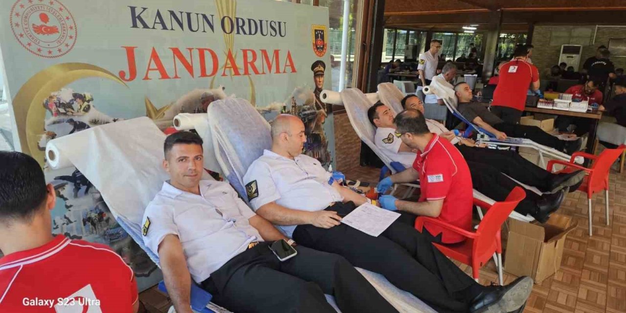 Antalya İl Jandarma Komutanlığı’ndan Kan Bağışına Destek