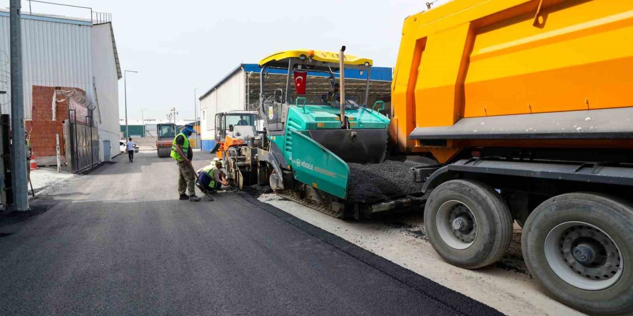 Tarsus’ta 23 Sokakta Sıcak Asfalt Çalışması