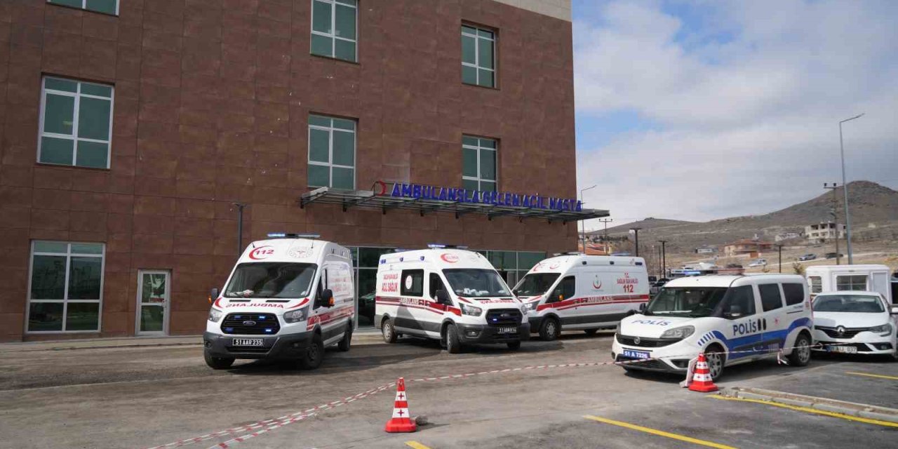 Niğde’de Araç Şarampole Devrildi: 5 Kişi Yaralı