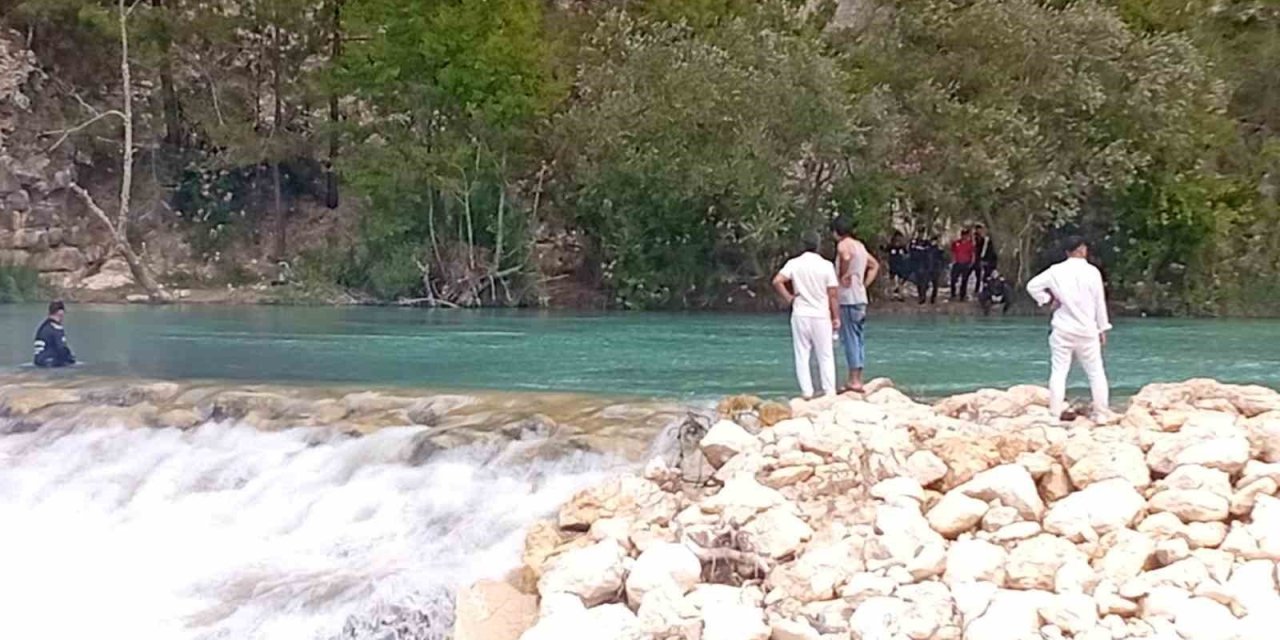 Serinlemek İçin Girdiği Çayda Kaybolan Genç İçin Arama Çalışmaları Başlatıldı