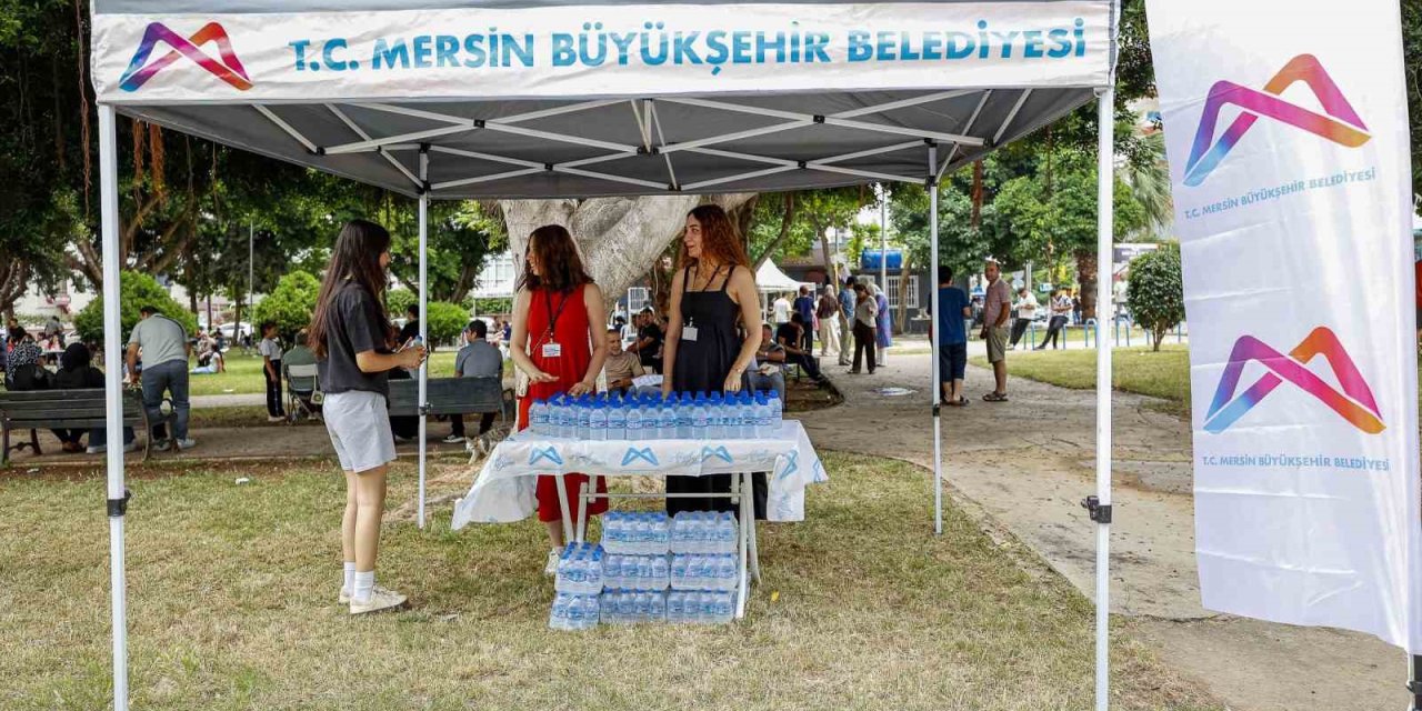 Mersin Büyükşehir Belediyesinden Lgs Günü Su İkramı