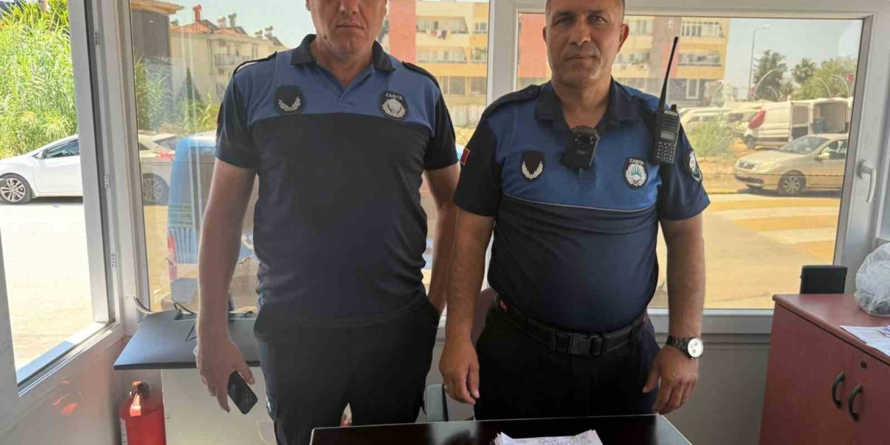 Pazarda Sahte Döviz Ve Altınlarla Alışveriş Yapmaya Çalıştı, Esnaf Ve Zabıtanın Dikkatiyle Yakalandı
